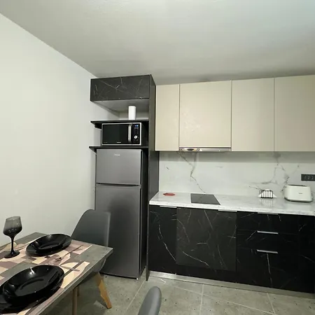 Charming 2br Basement Near Akropolis By Kozy Koala Αθήνα