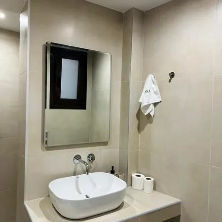 Charming 2br Basement Near Akropolis By Kozy Koala Athens