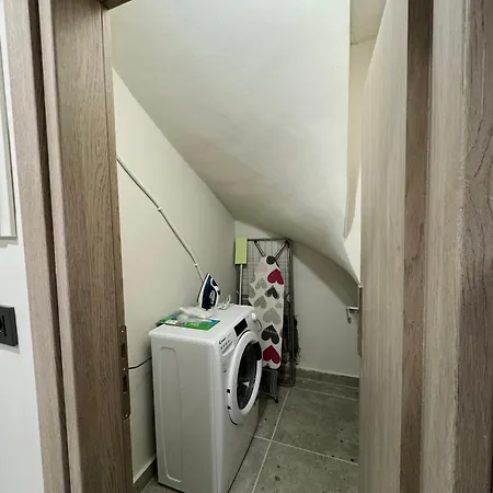 Charming 2br Basement Near Akropolis By Kozy Koala *
