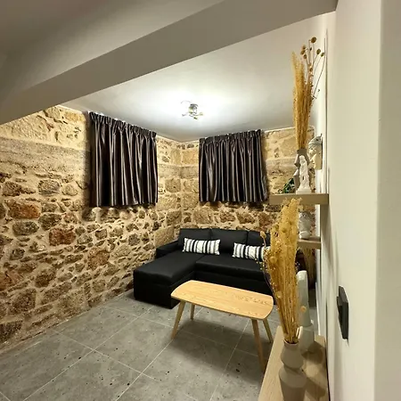Apartment Charming 2br Basement Near Akropolis By Kozy Koala