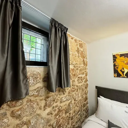 Apartment Charming 2br Basement Near Akropolis By Kozy Koala *